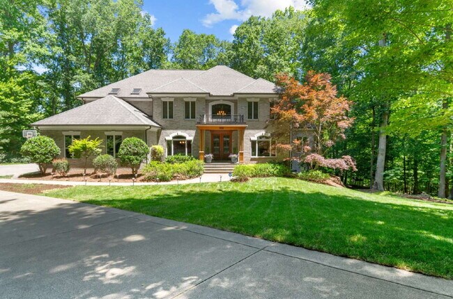 Building Photo - Luxurious 5-Bed Sanctuary with Scenic View...