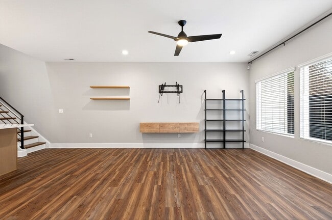 Building Photo - Modern 3BR Townhome in Millbank Village!