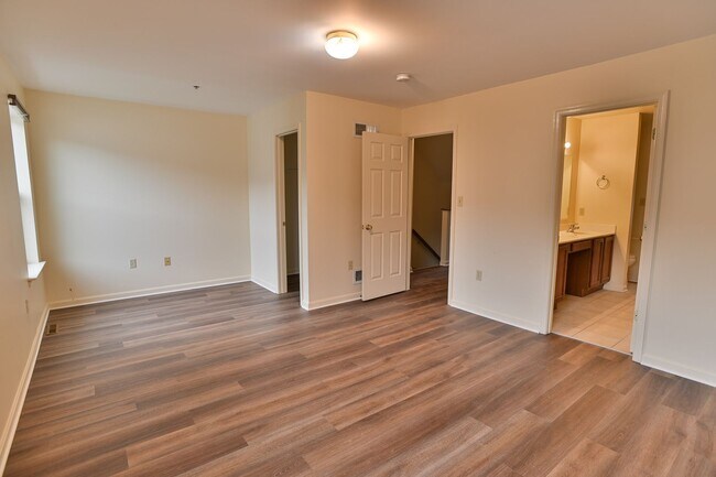 Building Photo - 3 Bedroom Single Family in Midtown with Pa...
