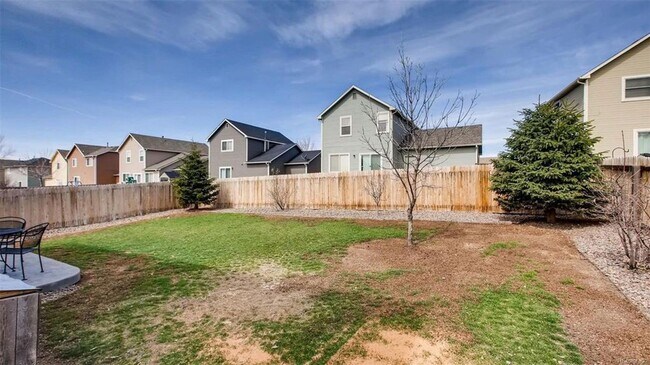 Building Photo - Charming Open Floor Plan Home