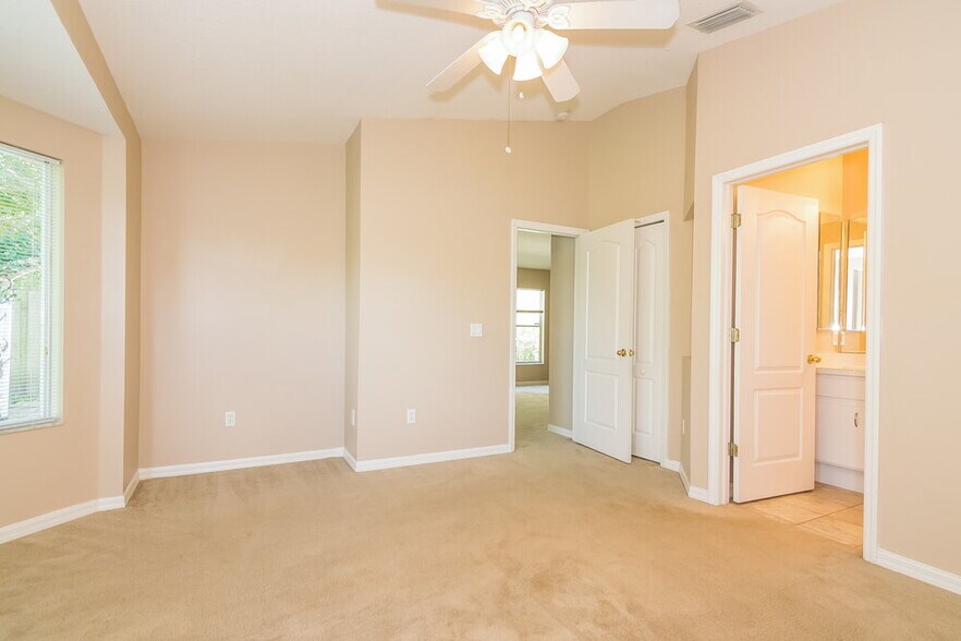 Building Photo - 1120 Lake Shore Ranch Dr