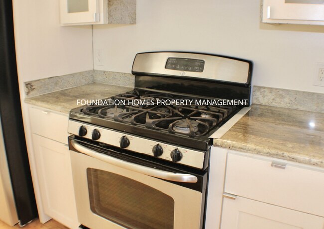 Building Photo - Dreamy Sleepy Hollow Single Story Mid-Cent...