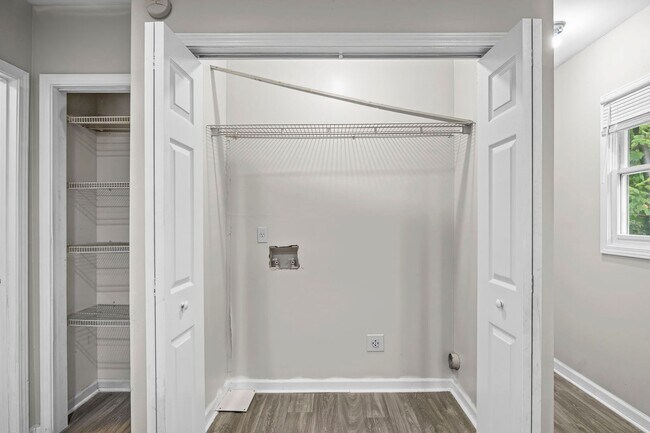 Building Photo - Upstairs Duplex Unit with 3 bedrooms and 2 baths.  Westside Atlanta, 30314