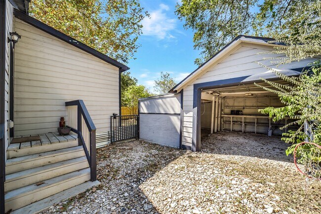 Building Photo - 307 Penick Rd