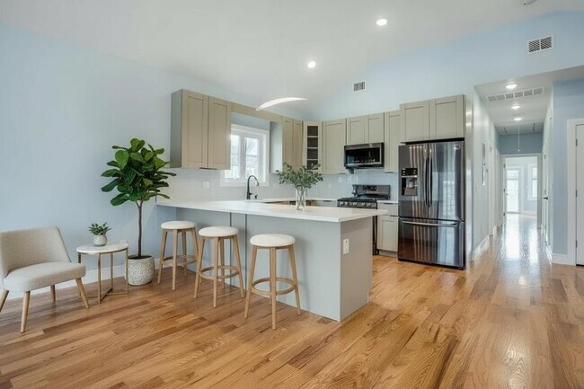 Building Photo - 251 Manhattan Ave