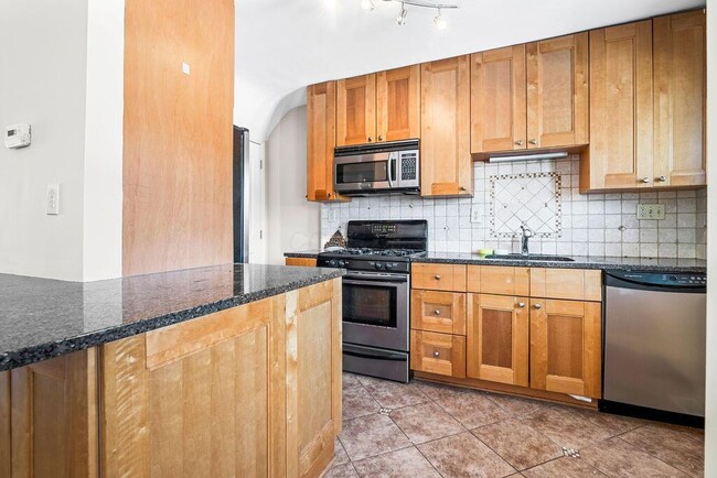 Building Photo - 1978 Northwest Blvd