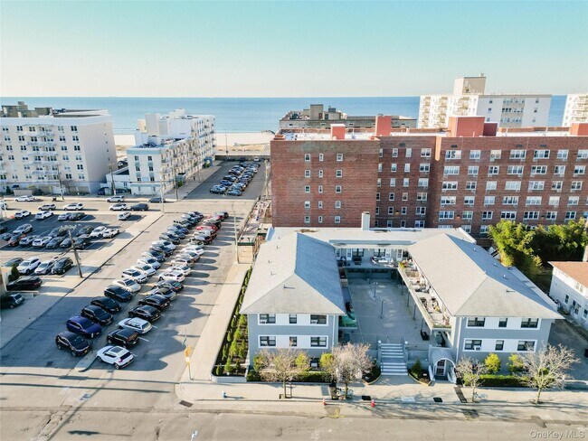 Building Photo - 470 E Broadway