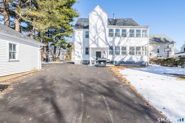 Building Photo - 1701 Boulevard