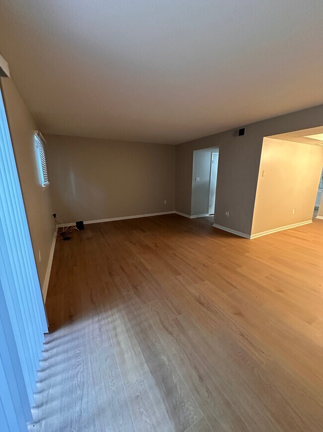 Building Photo - 102 Briarview Cir