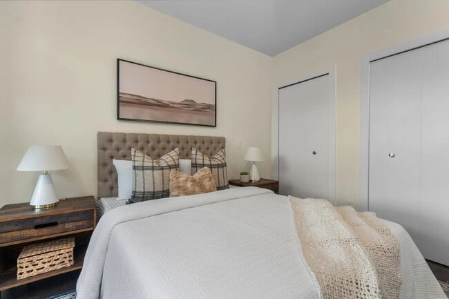 Building Photo - 218 W Kingsley St