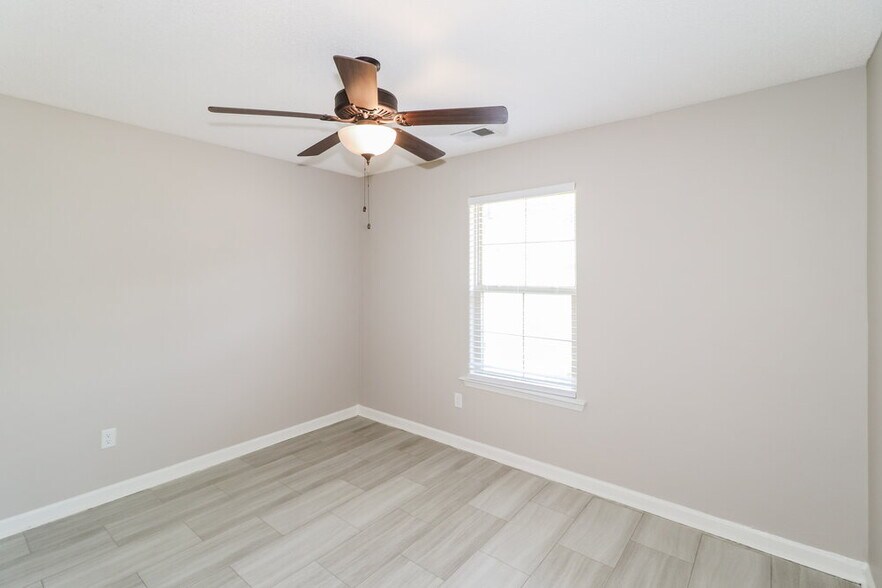 Building Photo - 1075 Carib Loop W