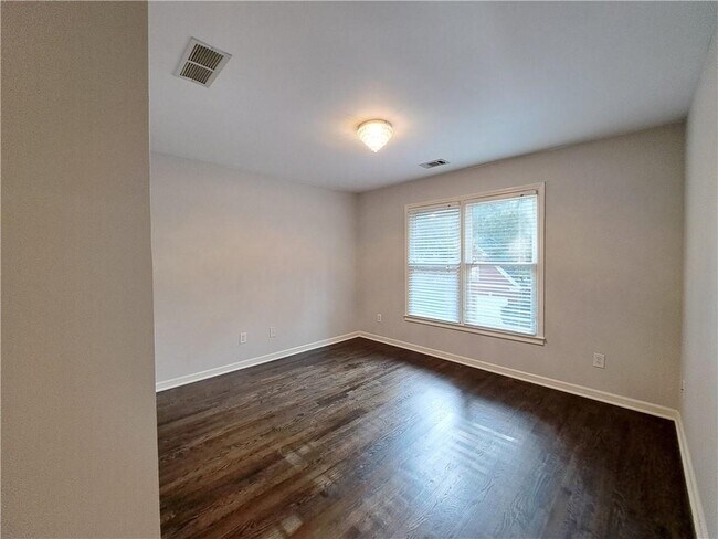 Building Photo - 2242 Lenox Walk NE