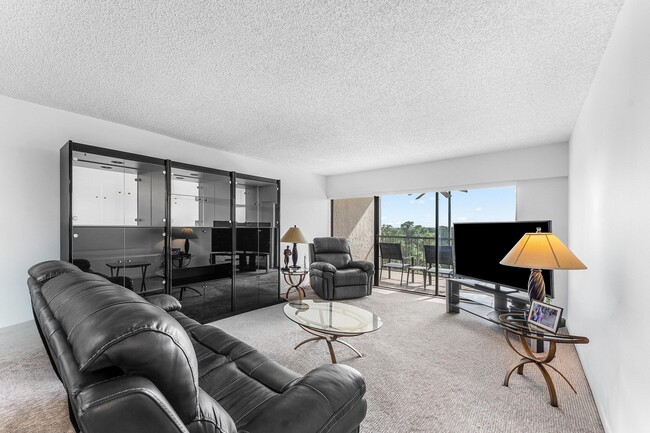 Building Photo - 6662 Boca Del Mar Dr