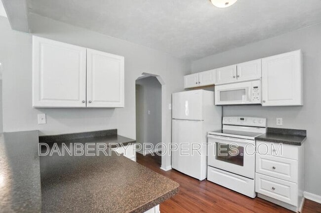 Building Photo - 822 Searles Rd