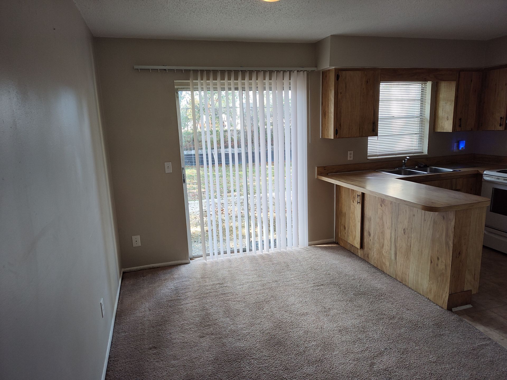 Building Photo - 2324 S Sandburg Pt