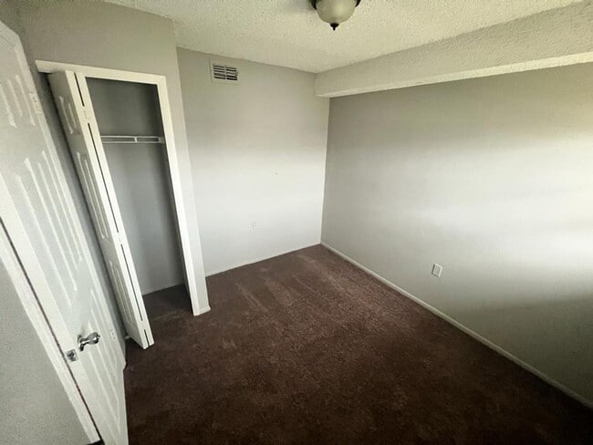 Building Photo - Spacious 3 Bed/2 Bath Condo on Las Palmas ...