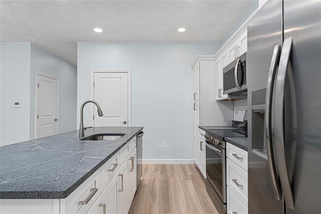 Building Photo - 45 Windsor Rd