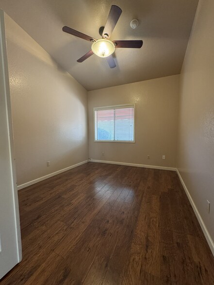 Building Photo - 7692 E Dayview Cir