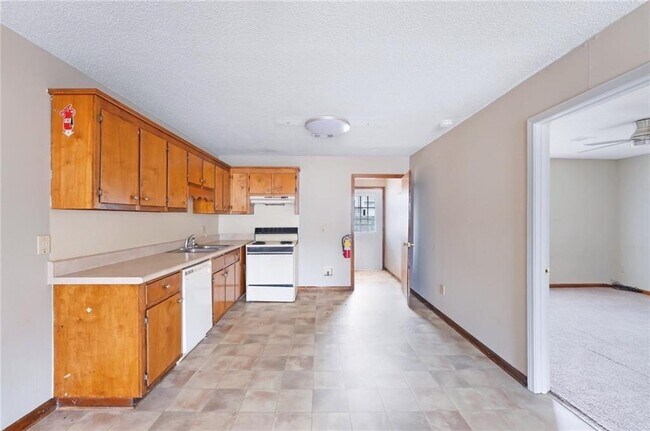 Building Photo - 124 Evergreen Trail SE