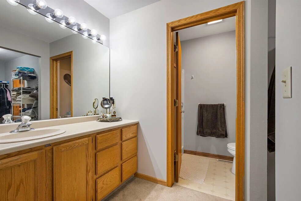 Building Photo - 6043 Boxwood Dr