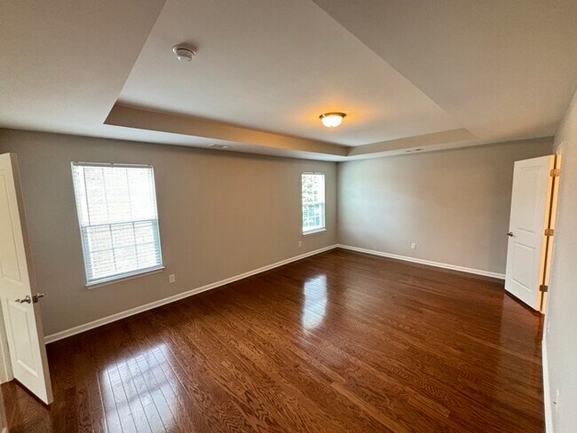 Building Photo - Fairway Farms home close to Vietnam Vetera...