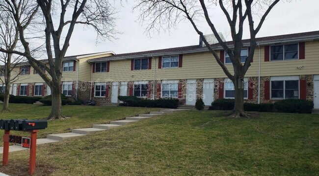 Building Photo - 2918 Grinnell Ct