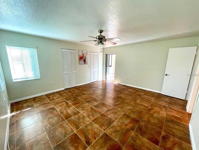 Building Photo - 2671 Sabal Springs Cir