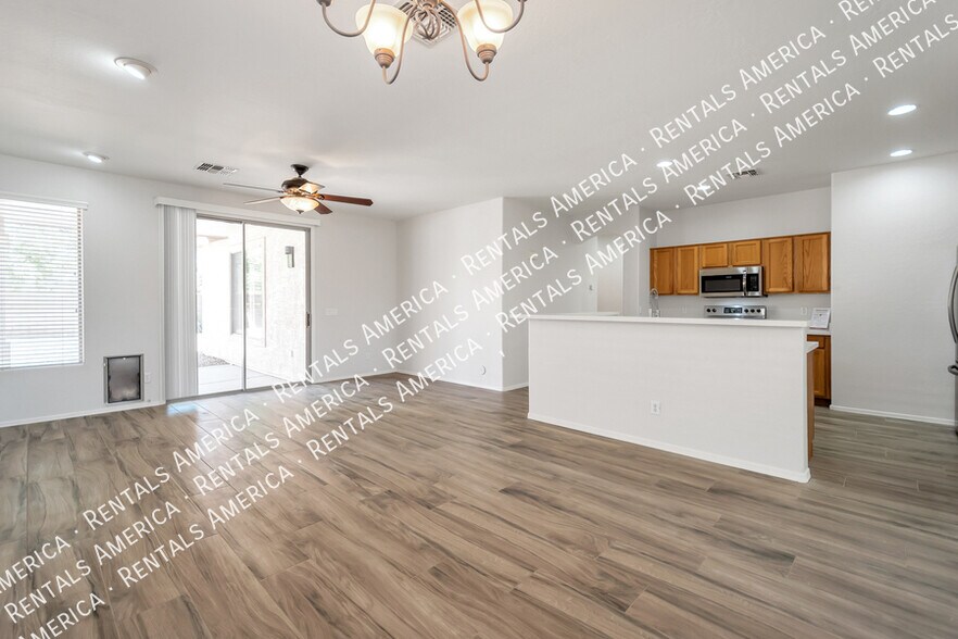Building Photo - 100 E Piccolo Ct