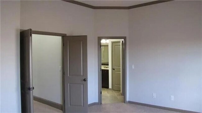Building Photo - 6556 Bennington Bluff Ct