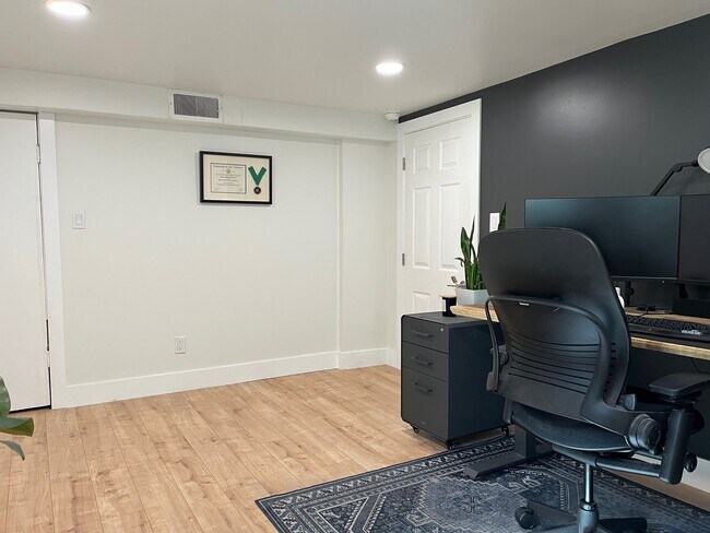 Building Photo - 933 Harrison St