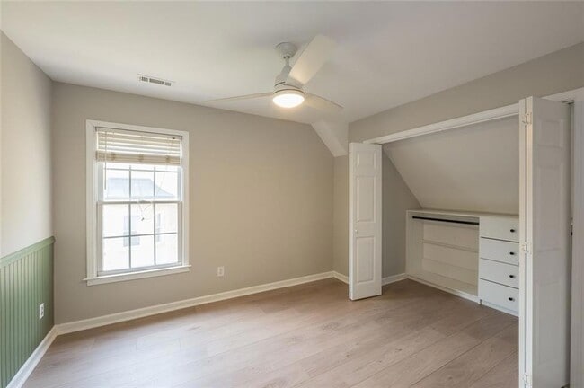 Building Photo - 1512 Fallen Leaf Ct SW