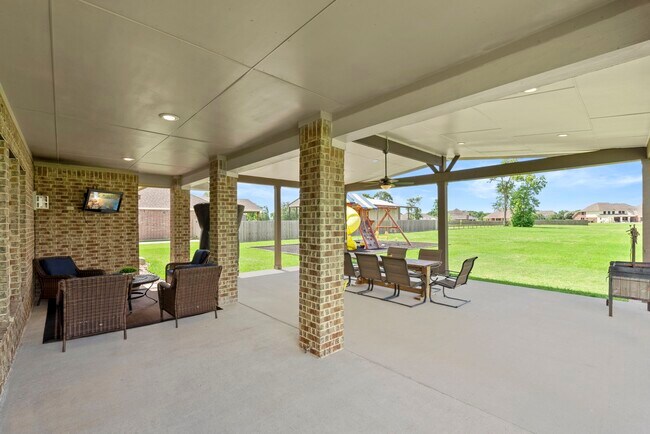 Building Photo - 9502 Windsong Dr