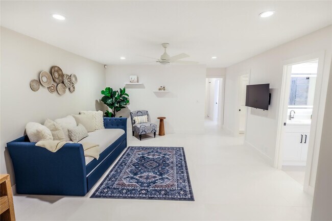 Building Photo - 3127 Sherwood Blvd