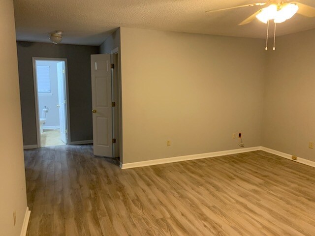 Building Photo - 406 Missionary Ave