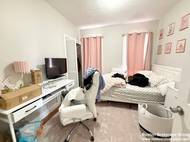 Building Photo - 17 Cawfield St