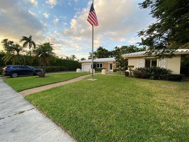 Building Photo - 1049 Van Buren St