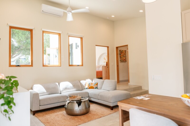 Building Photo - 419-21 Woodland Hills Dr