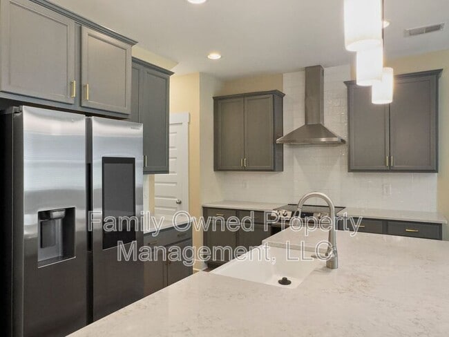 Building Photo - 7785 Park Gate Dr