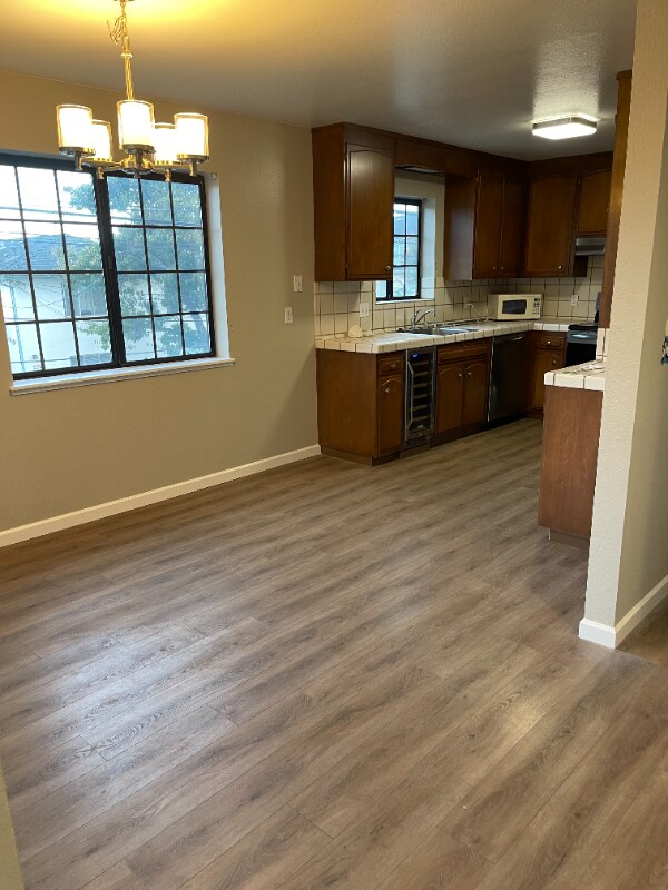 Building Photo - 1304 Versailles Ave