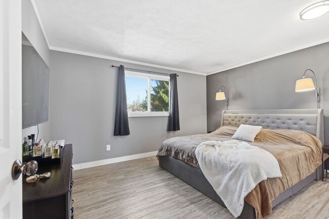 Building Photo - Stunning Fully Renovated 4BR + Bonus on Spokane's South Hill - Chef's Kitchen, 2-Car Garage & Bac...