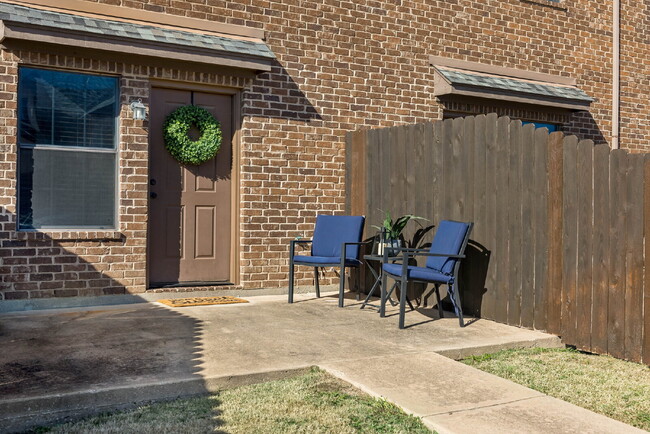 Building Photo - "Modern 2 Bed, 1.5 Bath Condo in Sanger, TX with 982 sq ft of Comfortable Living Space!"