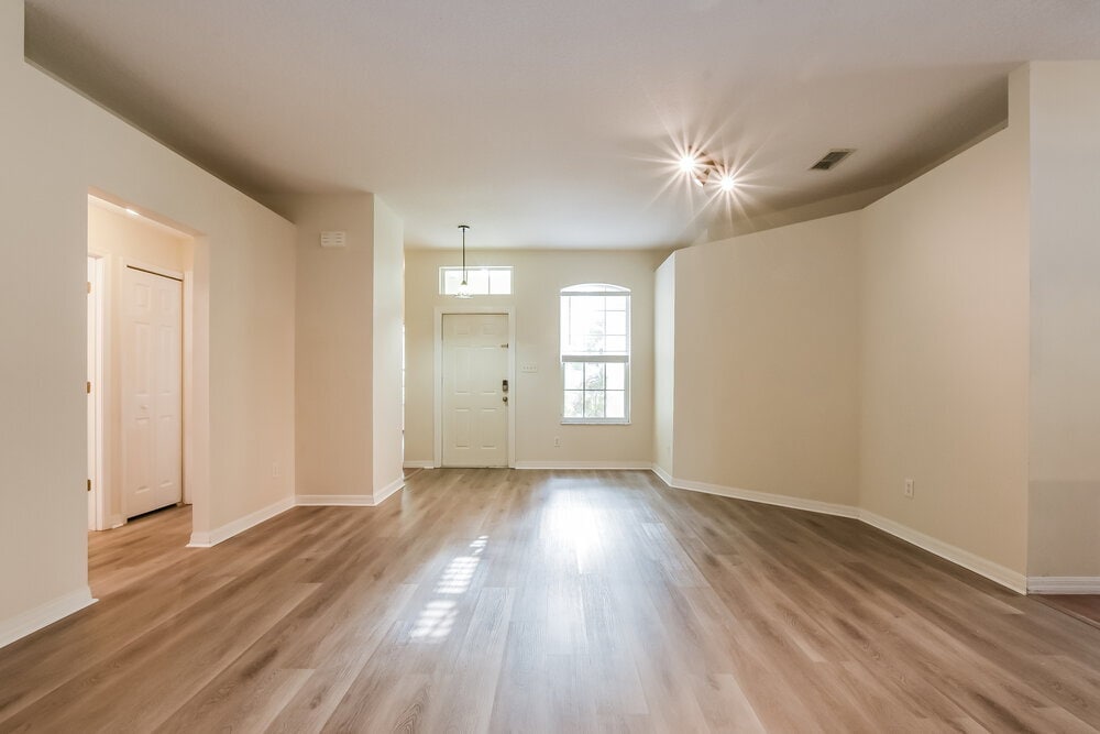 Building Photo - 1174 Dekleva Dr