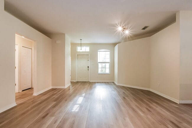 Building Photo - 1174 Dekleva Dr