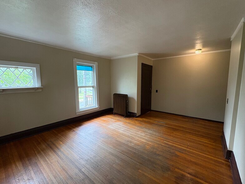 Building Photo - 310 Maple Ave