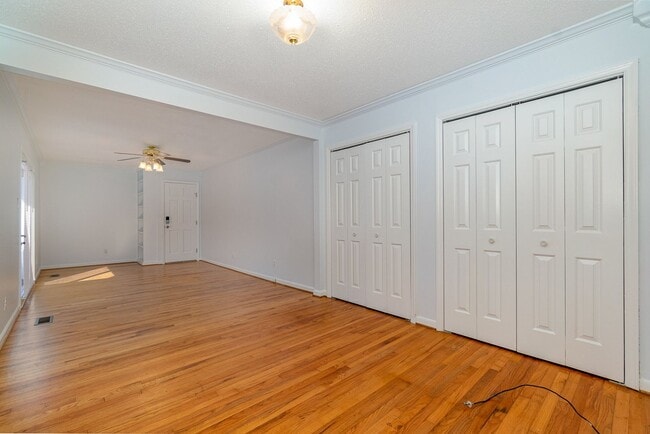 Building Photo - MOVE-IN READY!