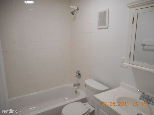 Building Photo - 2 br, 1.5 bath Townhome - 486 Duane Ter