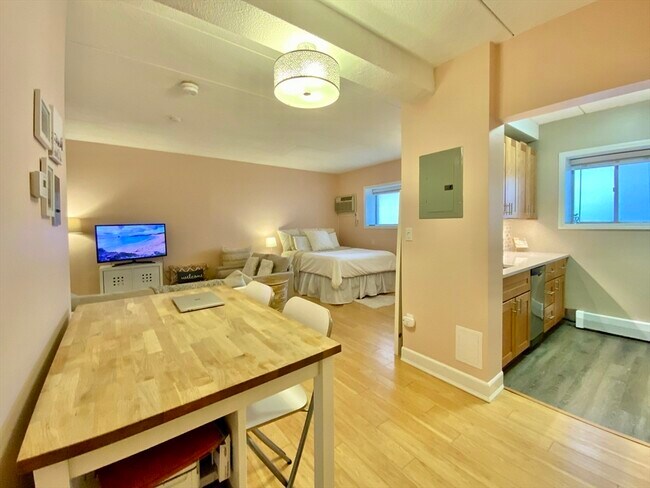 Building Photo - 995 Massachusetts Ave