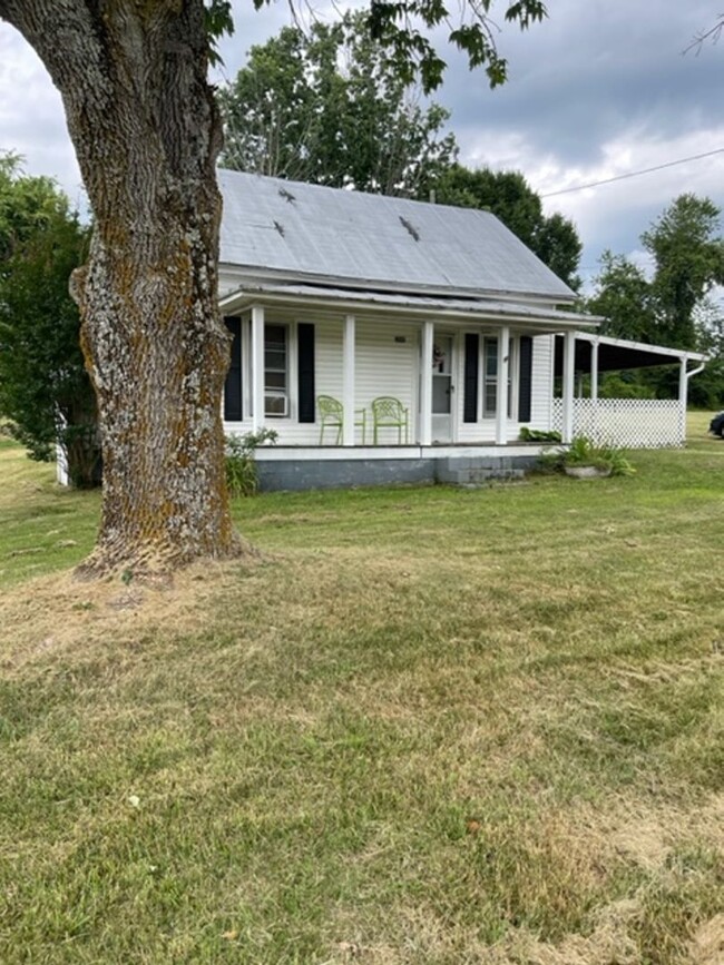 2 Bedroom / 1 Bath Home Kingsport, TN - 2 Bedroom / 1 Bath  Home Kingsport, TN