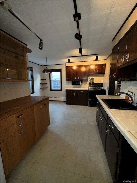 Building Photo - 460 S Bayview Ave