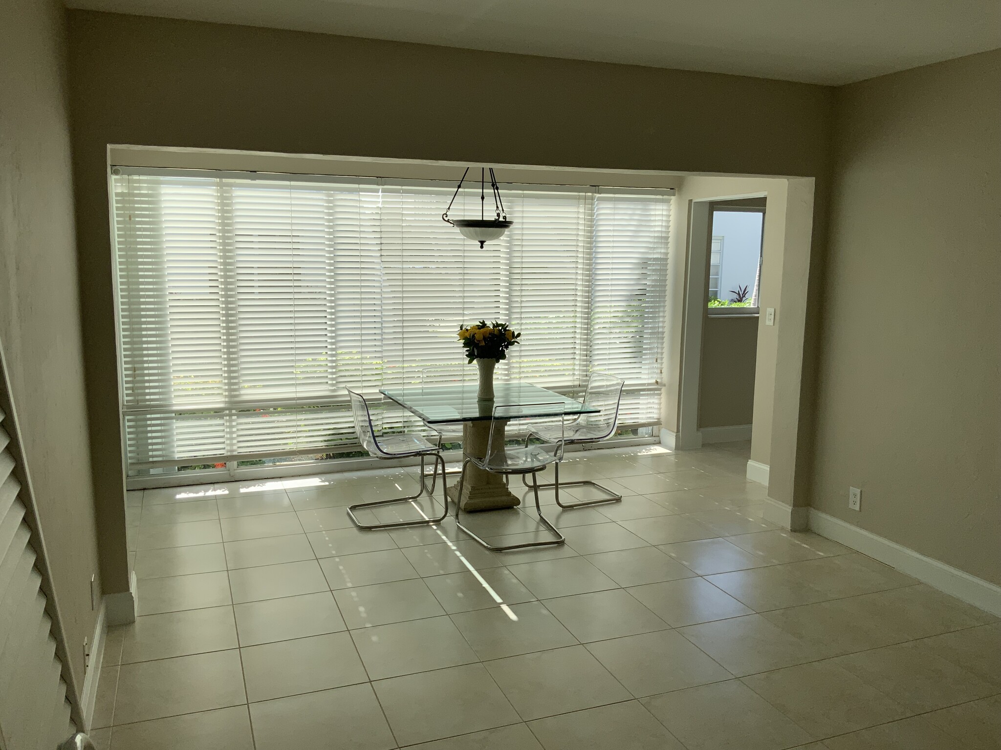 Building Photo - 425 Bayshore Dr
